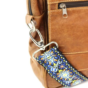 Walker And Williams HP-29-MET Woven Vintage Guitar Style Crossbody Purse Strap Blue and Gold & Brushed Crome Slider bild 3