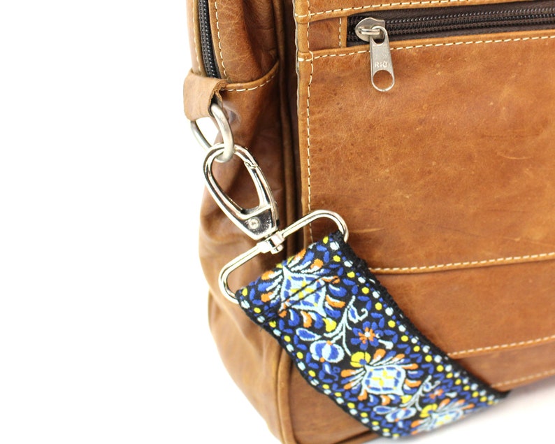 Walker And Williams HP-29-MET Woven Vintage Guitar Style Crossbody Purse Strap Blue and Gold & Brushed Crome Slider bild 3