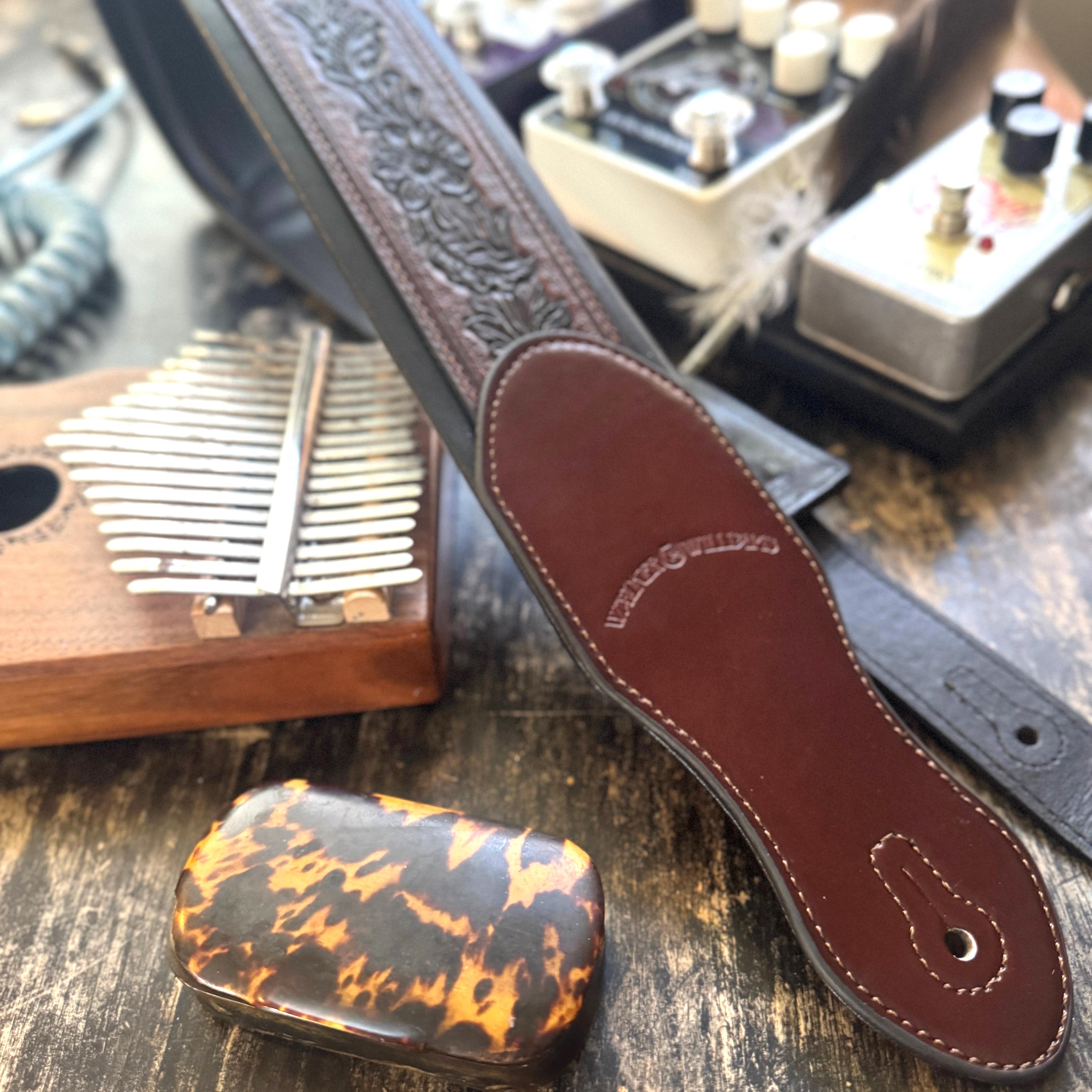 Walker & Williams STR-04 Distressed Mahogany Brown Italian Leather Padded G