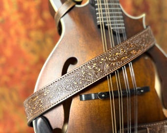 Walker And Williams M-21-BRN Bourbon Brown Leather Premium Padded Mandolin Strap With Sheridan Design For F And A Type Mandolins