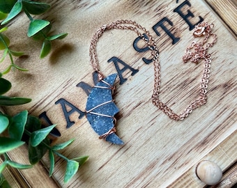 Crystal Moon Necklace, Druzy Moon Necklace, Crescent Moon, Druzy Moon Pendant, Agate Druzy Moon , Agate Druzy Necklace