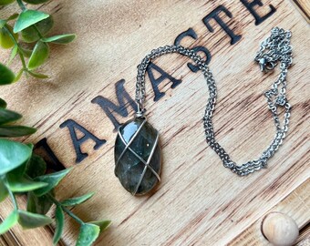 Labradorite Necklace, Labradorite Crystal Necklace, Labradorite Jewelry, Wire Wrapped Crystal, Wire Wrapped Necklace, Labradorite Crystal