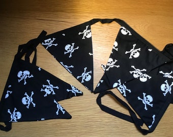 Pirate scull and crossbones fabric bunting