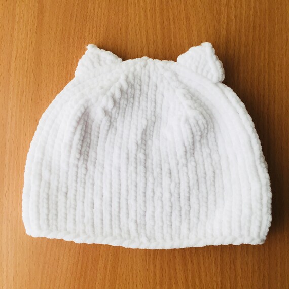 white knitted newborn hat