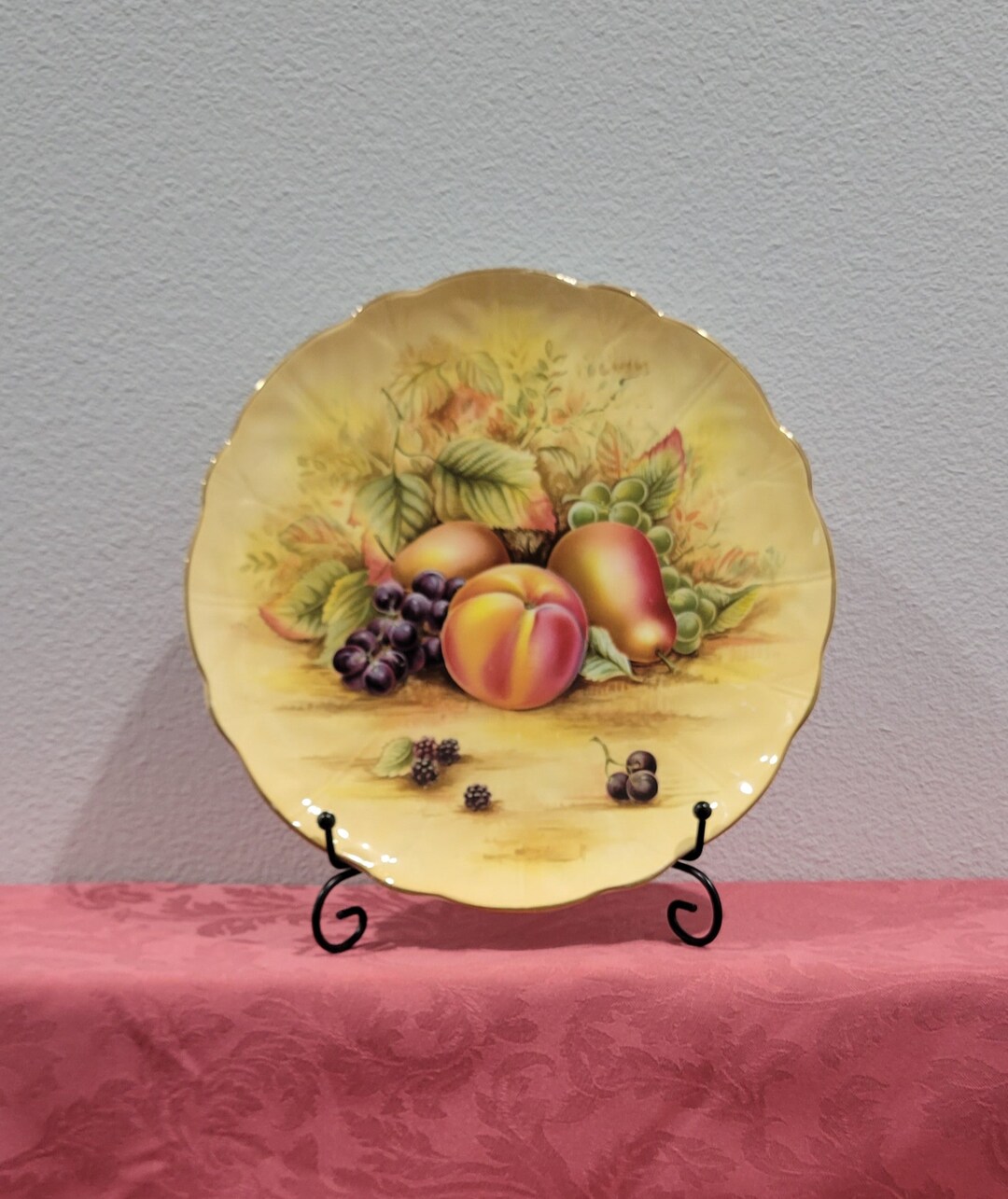 Aynsley orchard Gold Serving Plate 10 Round Scalloped Gold Trim Edge