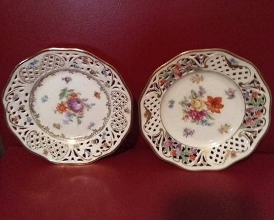 2 Schumann-schaaltjes van 5 3/4" met netvormige sieraden Ijdelheidsschalen Mint Bijpassende oranje madeliefje + paarse roos Duitsland VS Zone huwelijkscadeau