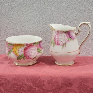 Vintage Royal Albert &quot;Candytuft&quot; Mini Creamer & Sugar Set Milk Jug and Open Sugar Bowl Made in England Collectible No Visible Flaws GIFT