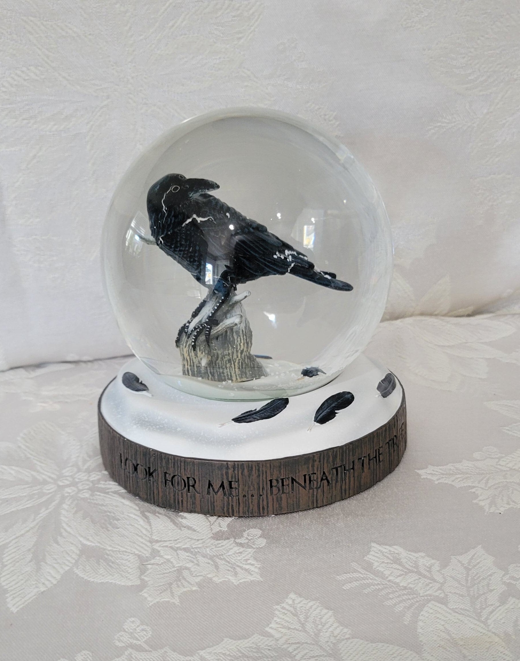 Game of Thrones Three-eyed Raven Snow Globe Dark Horse Deluxe 