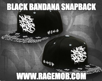 RAGE MOB CLOTHING Gorra snapback brillante con bandana negra