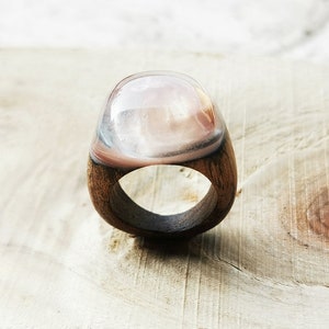 Resin ring with wood - Wood gift for wife - Unique wooden ring - Resin ring for women- Epoxy and wood jewelry - Elegant resin ring