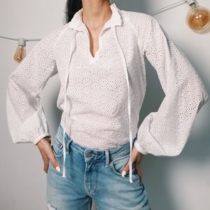 Linen Cotton White blouse for Women Women&#39;s Shirt Loose Cotton Blouse in White with Long Bishop Sleeves and Frill Neck Boho Blouse Vintage