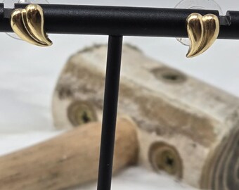 14k Gold Curved Heart Stud Earrings Petite