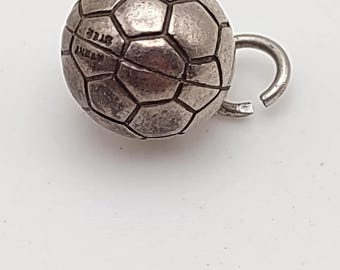 Breloque ballon de football en argent sterling 925 de James Avery (modèle retiré)