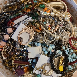 Mix HIGH QUALITY COSTUME Jewelry Grab Bag! +  guar Sterling at 3lb+. Treasure! Vintage jewelry, signed jewelry, Sterling,  99% wearables.