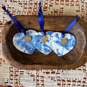 Niebieska ceramiczna ozdoba w kształcie serca, prezent z pozytywnym przesłaniem dla nastolatek, wyjątkowy prezent urodzinowy dla kobiety, dla córki, dla współpracownika