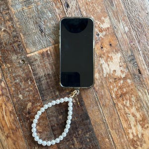 Phone Wrist Strap: Handsfree Phone Charm Accessory