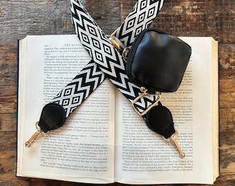 Bookmark Purse with detachable coin purse, Book Carrier, Viral Booktok Bookmark, Bookmark Handle, Bookmark Sling