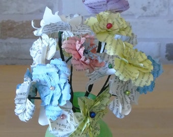 Paper flowers - bouquet of paper flowers made from colored book pages // decoration // gift // Mother's Day // birthday // Valentine's Day