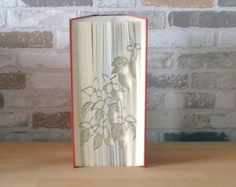 folded book - flowers // book art // bookfolding // gift // decoration // instead of flowers // friendship