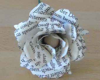 kleine Rose aus alten Buchseiten // Papierrose // Buchrose // Blumendeko // Papierblumen