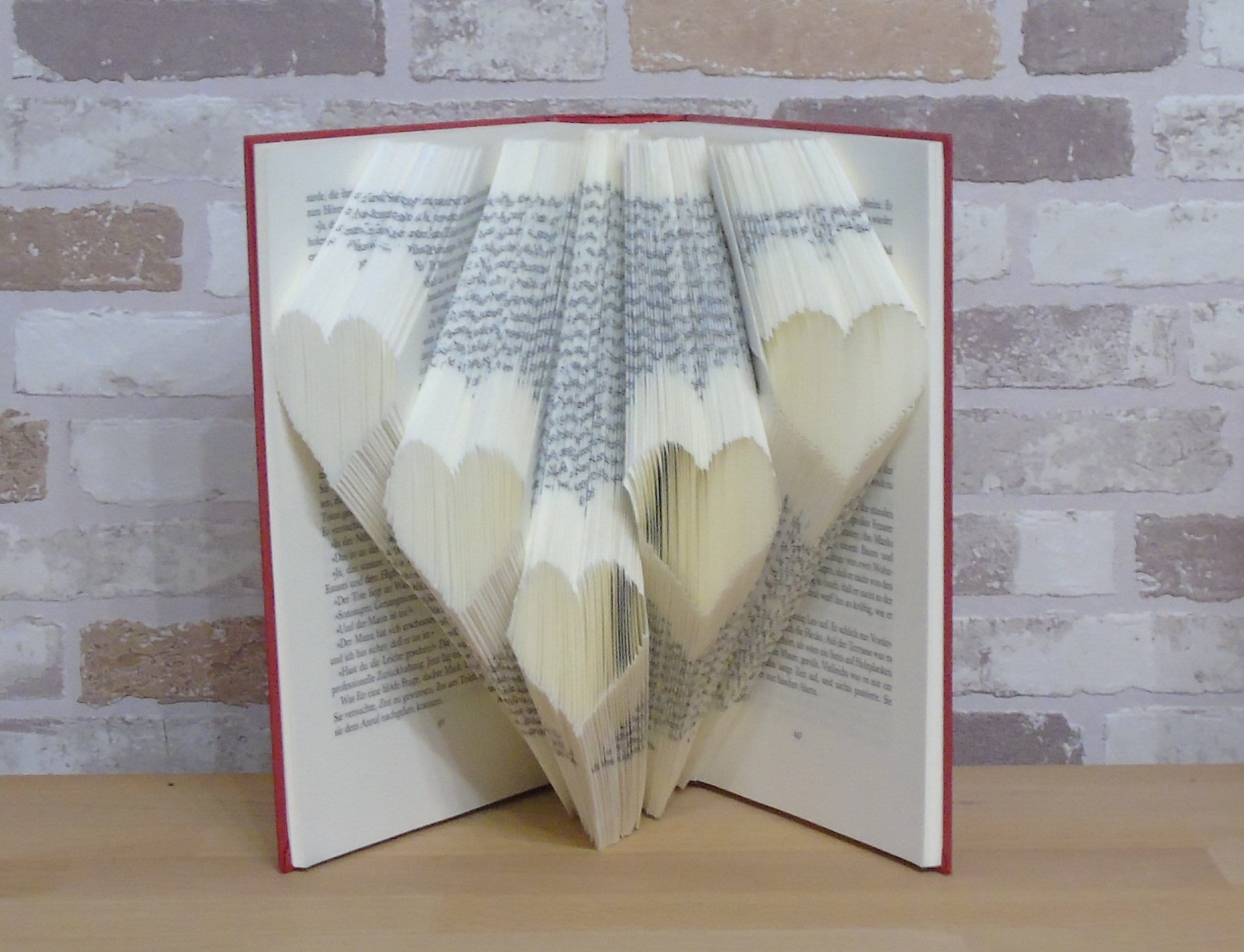 Livre Plié - Herzchen // Bookfolding Buchkunst Cadeau Amour Saint Valentin Fête Des Mères Book Art