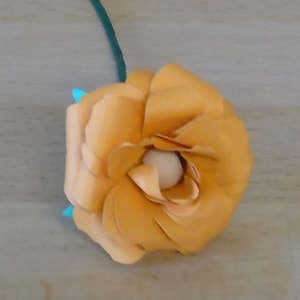 Papieren bloemen – kleine oranje papieren roos // Papieren rozen // Cadeau // Moederdag // Valentijnsdag