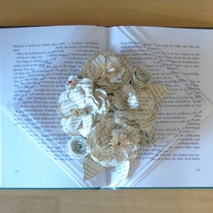 libro aperto con gardenie, carta artistica, fiori, decorazione del libro