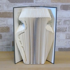 classic book vase - folded book // book decoration // decoration // gift // vase