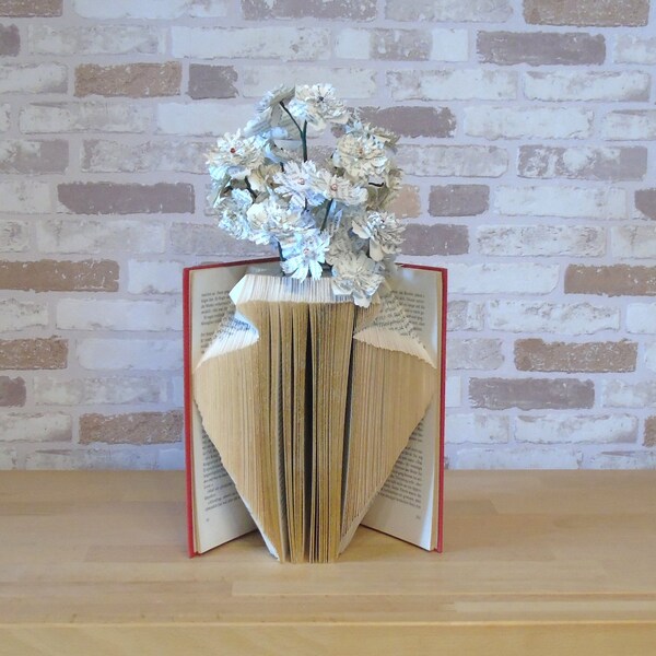 Gevouwen boekenvaas met papieren boeket // decoratie // cadeau // gevouwen boek // bloemendecoratie