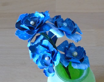 blaue Blütenstaude in Design des Sternenhimmels // Papierblumen // Dekoration // Papierblüten // Blumenstrauß