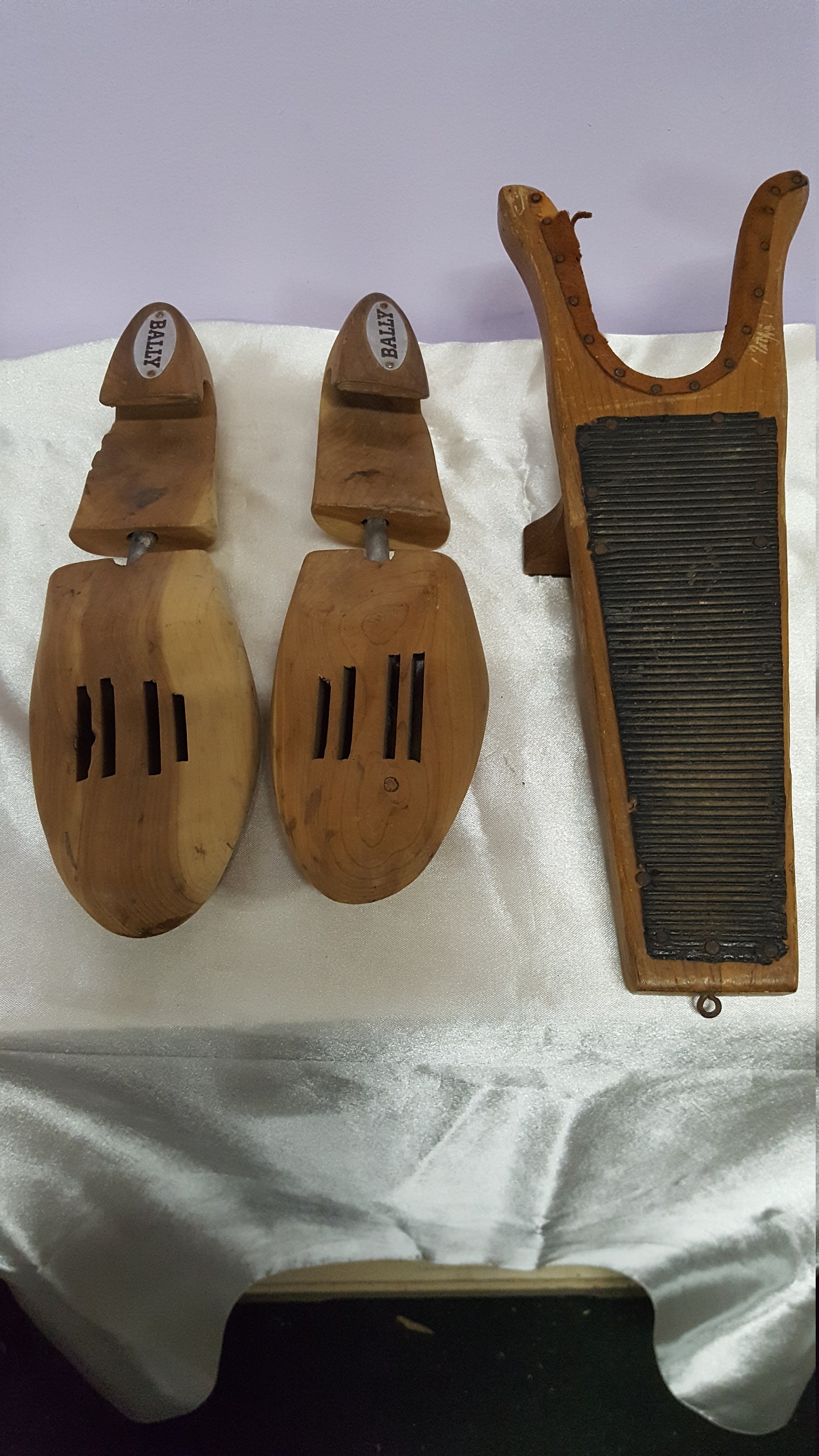 Bally of Switzerland shoe stretchers Bally Cedar Shoe Trees for Men main image 2