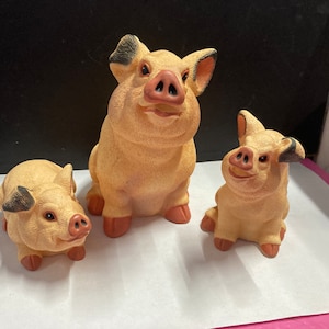 Pig Figurines, 1993 Vintage Art Line Inc