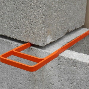 Masons Fork. Masonry Block and Brick Mortar Spacer