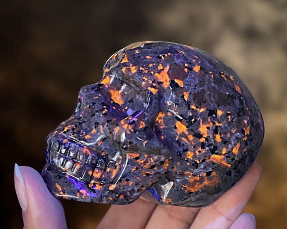 Yooperlite Skull, Glow in the Dark Skull, Yooperlite Glowing Rocks, Yooperlight Rocks, Yooperlite Sodalite, Yooperlite Stones, Yooperlites