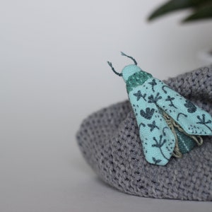Moth brooch, mint moth, handembroidered moth, linen brooch, insect jewelry, insect brooch, botanical embroidery, insect wall decor
