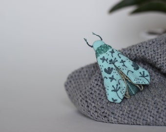 Moth brooch, mint moth, handembroidered moth, linen brooch, insect jewelry, insect brooch, botanical embroidery, insect wall decor