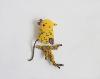 yellow mouse brooch, year of the rat, rat year gift, embroidered brooch, miniature mouse, animal jewelry, woodland  jewelry, summer jewelry