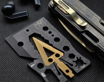Titan kreditkortsyxa • 40+ EDC-överlevnadsverktyg i 1 Plånbokskort • Tomahawk-multiverktyg i fickan • Unik gåva för friluftsmänniskor • Äventyr