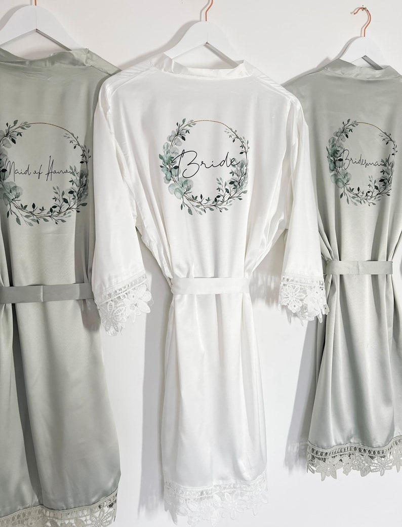 Robe de mariée personnalisée, robe de chambre de mariage, couronne de feuillage floral robes de mariée, peignoirs, robe de mariée en satin, robe rose blush, demoiselle d'honneur image 4