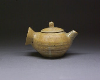 Small wheelthrown teapot. vol ~100ml
