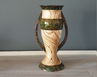 Vase resine bois, art de la resine,art du tournage bois,bois albizia, œuvre d art,copeaux de bois resine,anse,multicolore,solifore,design