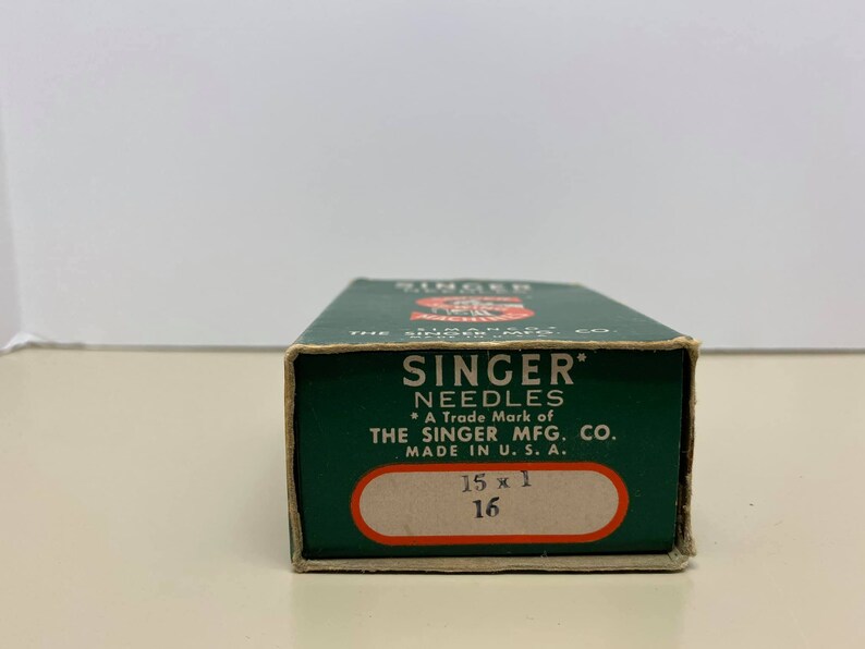 Vintage Singer Sewing Machine Needles for Use With Featherweight 221