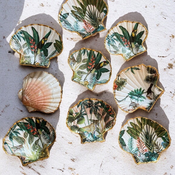 Coquilles Saint-Jacques décorées motif tropical, plateaux à bijoux, plat de bagues et bibelots, petit vide poche