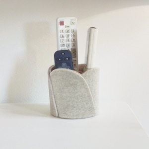 Felt Remote Control Organizer, Nightstand Organizer for Men, Soft Round Divided TV Remote Control Holder Handmade of Wool Felt by FELTinPOP