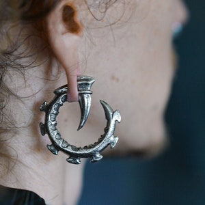 Hr Giger -  Silver Ear Hangers - Ear Weights - Futurist Earrings - Ear Weights Silver - Tunnel Hoops - Alien Xenomorph - 0ga - 8mm