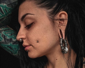 Poids d'oreilles argenté en créole Xenomorph Biomeca pour lobes oreilles stretch étirés 6mm