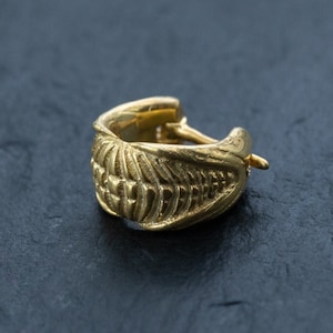Futuristic Xenomorph 18k Gold-Plated Septum Ring for Men and Women, 16G, Biomechanical Alien Septum Ring