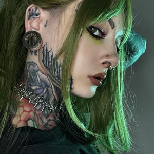 Ohrdehner und Plug, gestreckte Ohrtunnel, alternativer handgefertigter Messing-Raumschiff-UFO-Schmuck Punk