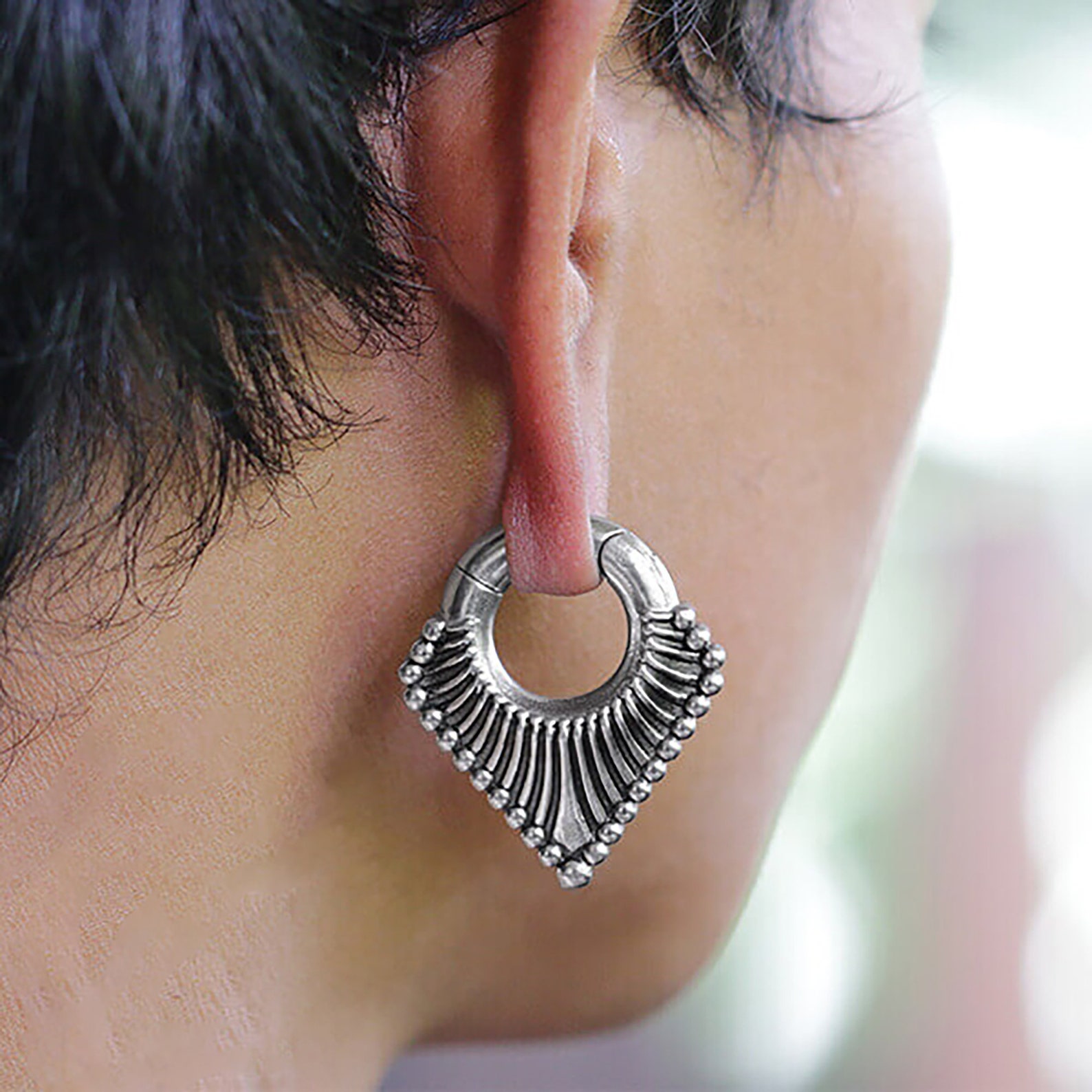 2 écarteurs Oreille Acier Inoxydable - Modèle Fleur Argenté - Taille 6-25mm