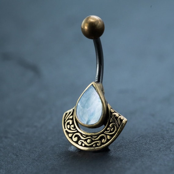 PIERCING NOMBRIL PENDENTIF EN FORME DE LARME - Acier Chirurgical 1.6mm X 10mm - Banane - Neuf Avec étiquettes
